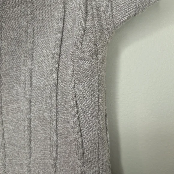 Cable & Gauge Women's Beige Sweater - Picture 7 of 12